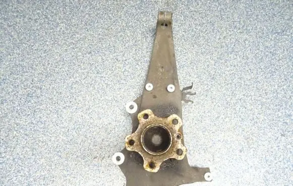 BMW 5 G30 G31 Front wheel hub 6884382
