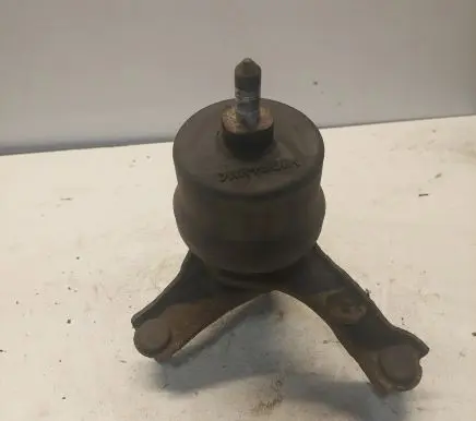 Engine mount bracket