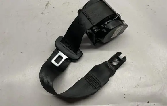 Volkswagen Jetta VII Front seatbelt 63952750B