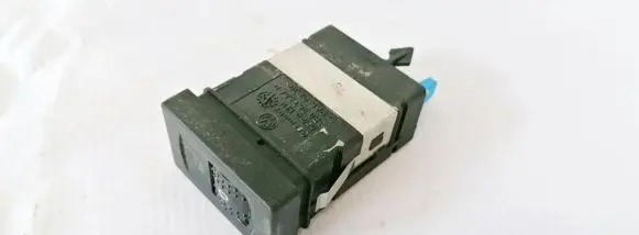 Volkswagen PASSAT B5.5 Seat heating switch 3B0963564D
