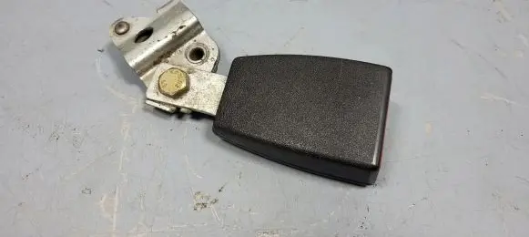 Mercedes-Benz 200 300 W123 Front seatbelt buckle