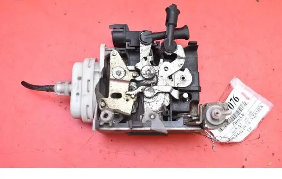 Audi A3 S3 8L Front door lock 8L1837015A