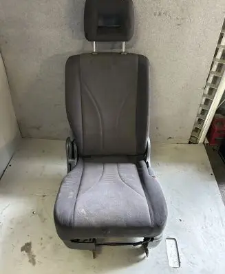 Mazda MPV II LW Rear seat 