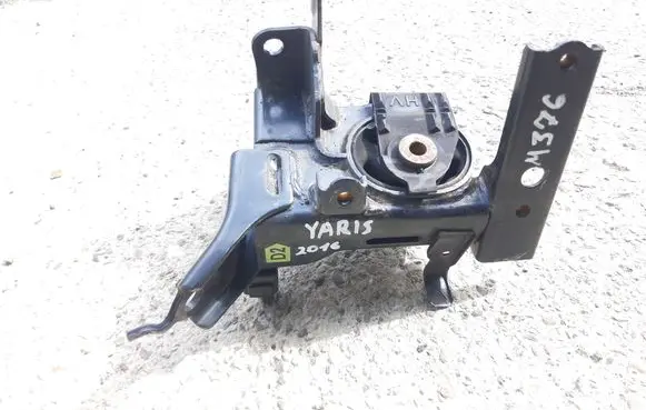 Toyota Yaris Engine mount bracket AVA4439