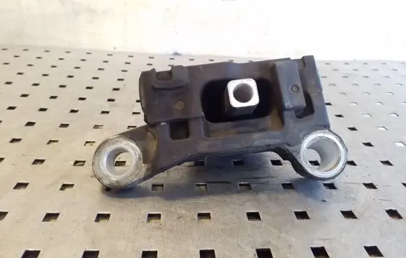 Nissan Juke I F15 Gearbox mount