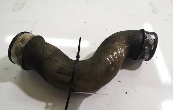 Volkswagen PASSAT B6 Intercooler hose/pipe 