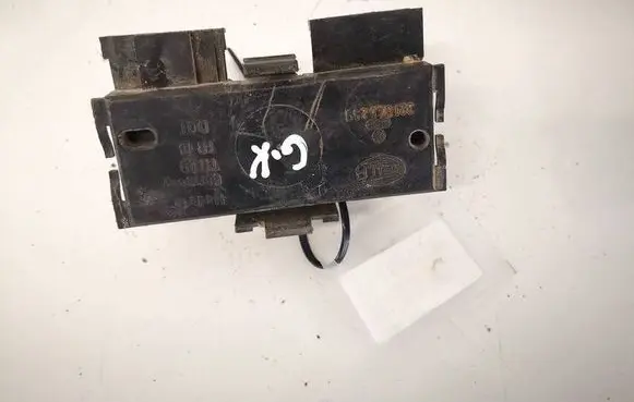 Volkswagen PASSAT B3 Tail light bulb cover holder 321945259