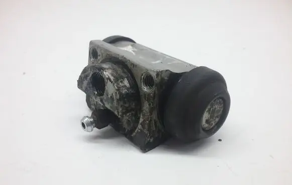 Nissan Note (E11) Master brake cylinder