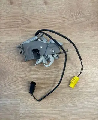 BMW 5 G60 G61 Engine bonnet/hood lock/catch 9880005
