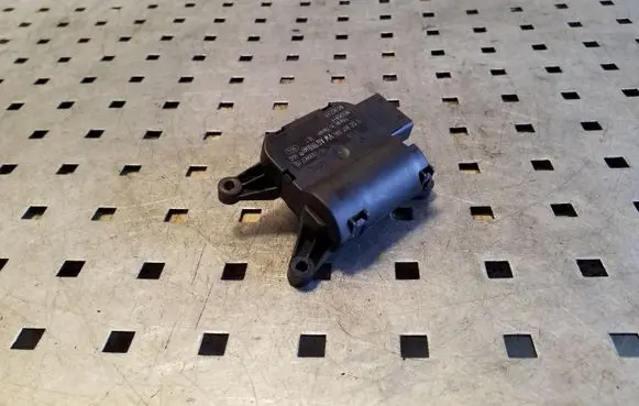 Audi TT TTS Mk2 Air flap motor/actuator 983389HF 1K0907511 0132801345