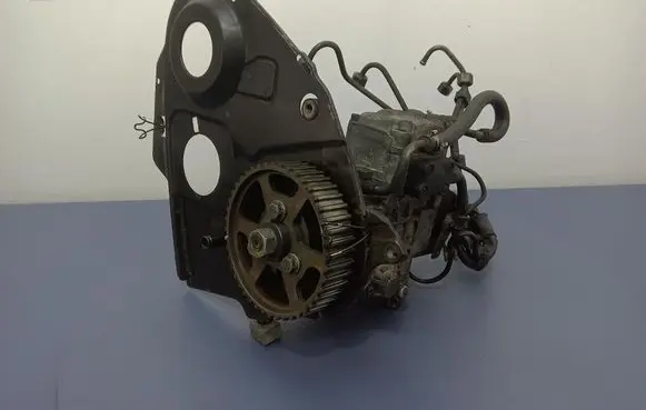 Audi A4 S4 B5 8D Fuel injection high pressure pump 028130147M