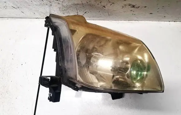 Nissan X-Trail T30 Headlight/headlamp 