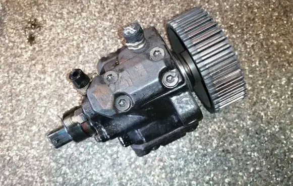 Alfa Romeo 147 Fuel injection high pressure pump 0445010007