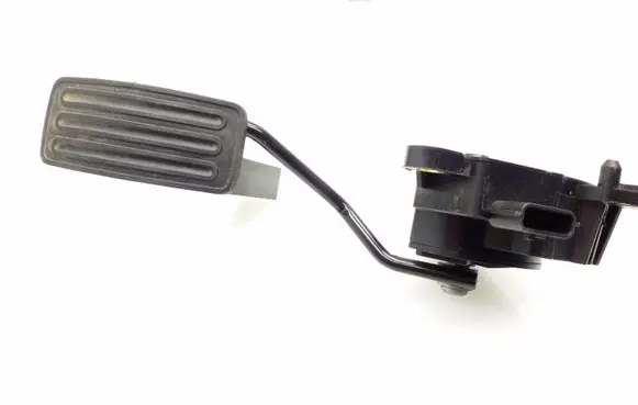 Nissan Qashqai Accelerator throttle pedal