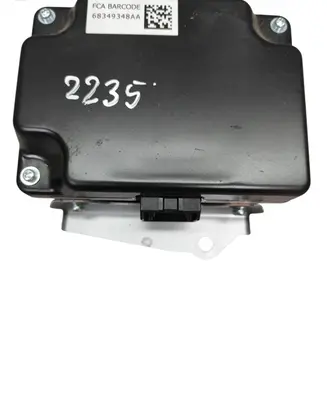 Jeep Grand Cherokee WL Voltage converter/converter module 68349348AA P68349348AA