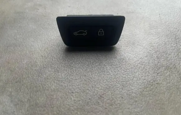 BMW 5 F10 F11 Tailgate/boot open switch button 9275121