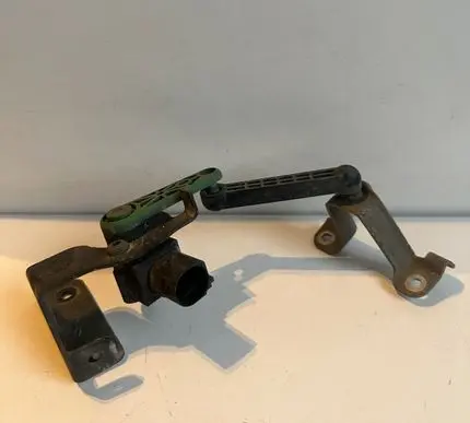 Audi A3 S3 8V Headlight/headlamp level sensor 5Q0512521F