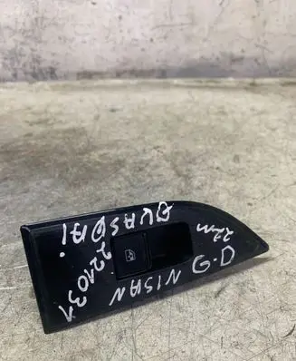 Nissan Qashqai J12 Electric window control switch 829606ua0b