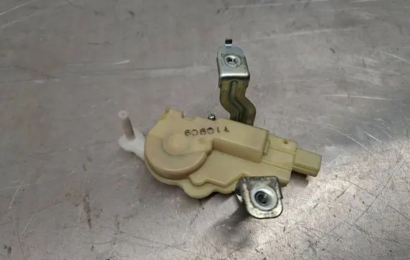 Toyota Yaris Tailgate boot lock/latch motor 
