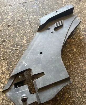 Audi Q7 4M Under headlight/headlamp trim 4M0805286A