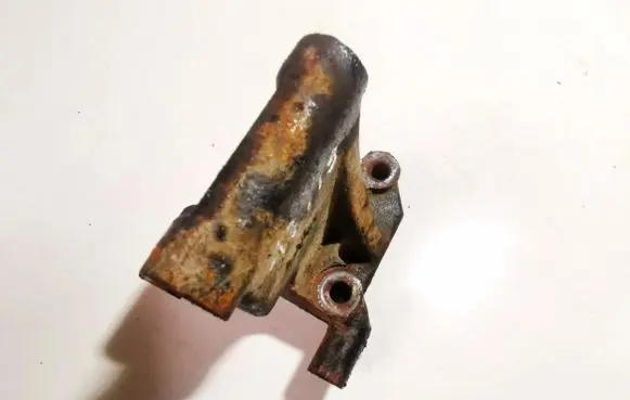 KIA Carnival Engine mounting bracket