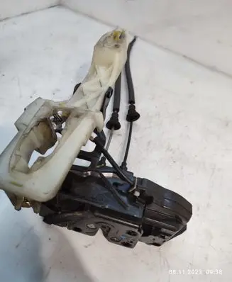 Hyundai Santa Fe Front door lock 813202B060