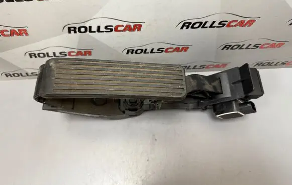 Mercedes-Benz CLS C219 Accelerator throttle pedal A2113000504 A2033010001