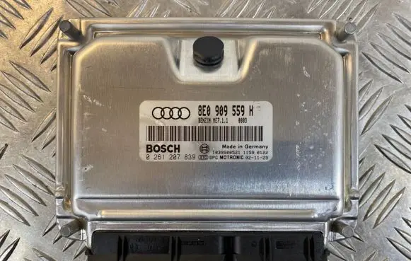 Audi A4 S4 B6 8E 8H Engine control unit/module 8E0909559H 1039S00521 0261207839