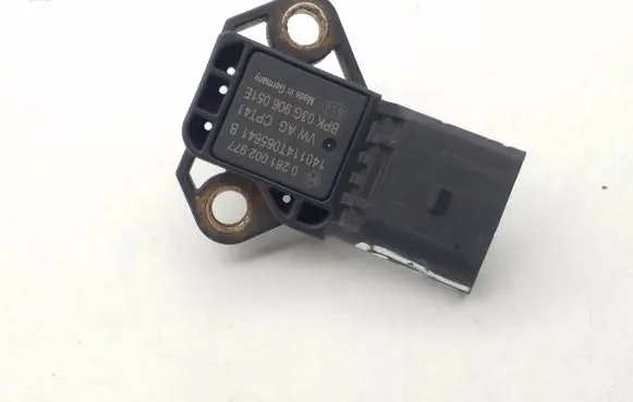 Volkswagen Jetta VI Air pressure sensor 03G906051E 0281002977