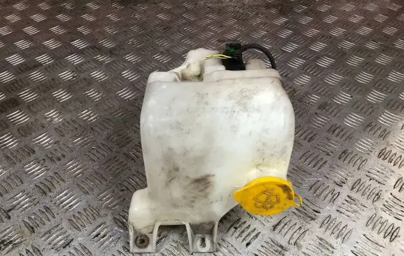 Subaru Impreza II Windshield washer fluid reservoir/tank