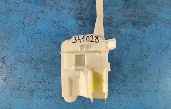 Toyota Camry Windshield washer fluid reservoir/tank 8531506140