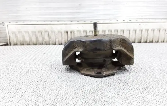 Mitsubishi Pajero Engine mount bracket