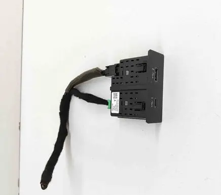 Nissan Qashqai J12 USB socket connector 284H36RA1A