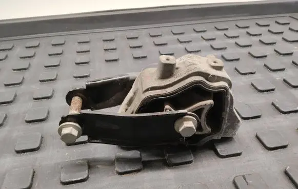 Land Rover Evoque I Engine mount bracket 6G926P082AB 30671219 30671310