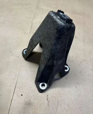 Audi A8 S8 D3 4E Engine mounting bracket 4e0199307bh