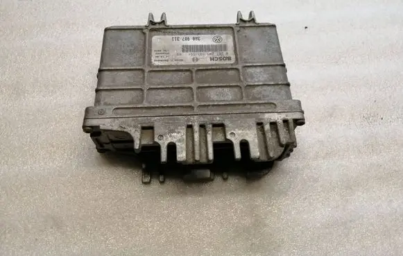Volkswagen Golf III Engine control unit/module 3A0907311 0261203593 26SA3606