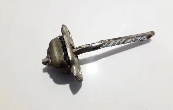Opel Astra F Rear door check strap stopper