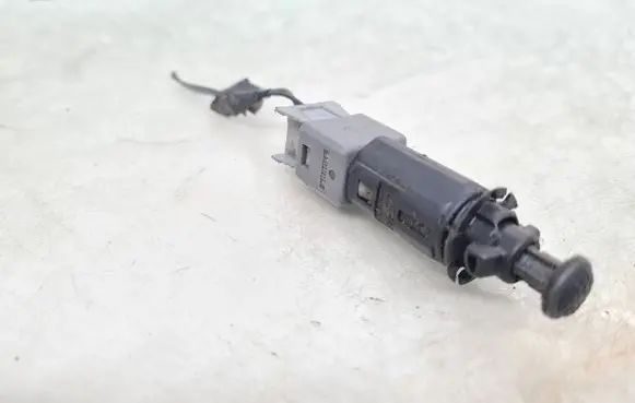 Renault Espace - Grand espace IV Brake pedal sensor switch 110894