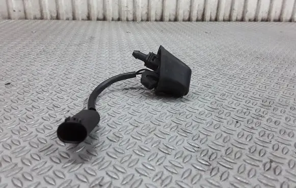 BMW 3 E90 E91 Windshield washer spray nozzle 
