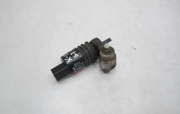 Volkswagen PASSAT B7 Windscreen/windshield washer pump 1K6955651 3122789