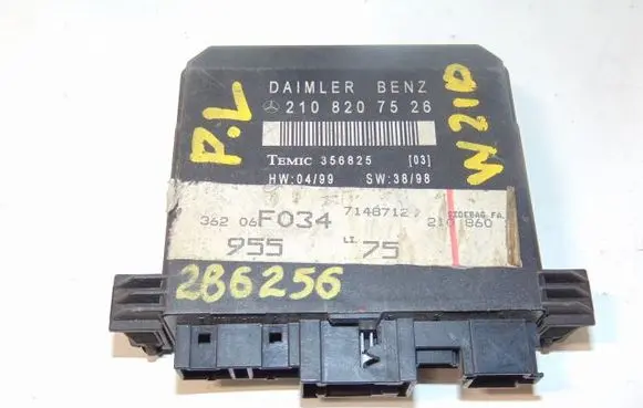 Mercedes-Benz C W202 Door control unit/module A2108207526 2108207526