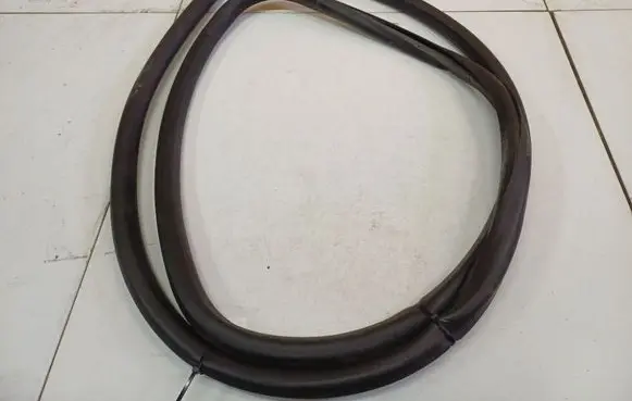 Volkswagen PASSAT B6 Rubber seal front coupe door 
