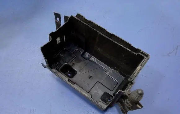 Battery box tray
