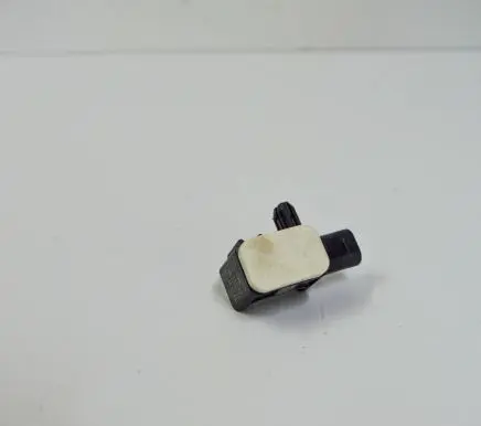 Mercedes-Benz CLA C117 X117 W117 Airbag deployment crash/impact sensor A1668210151