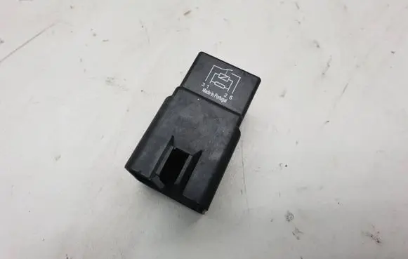 BMW 2 F22 F23 Coolant fan relay 9207913 V23136J1004X85