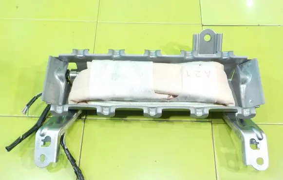 Toyota iQ Knee airbag KOLANOWA