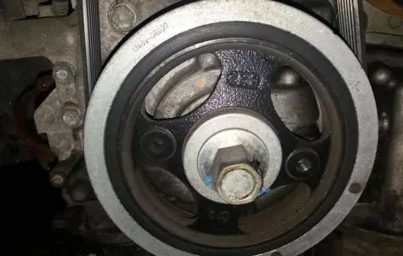 Toyota Avensis T250 Crankshaft pulley 134080R030