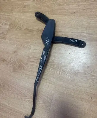 Mercedes-Benz C W204 Front wiper blade arm A2048201544