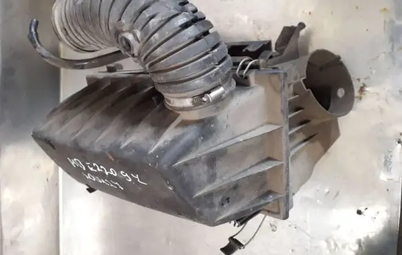 Mercedes-Benz E W210 Air filter box