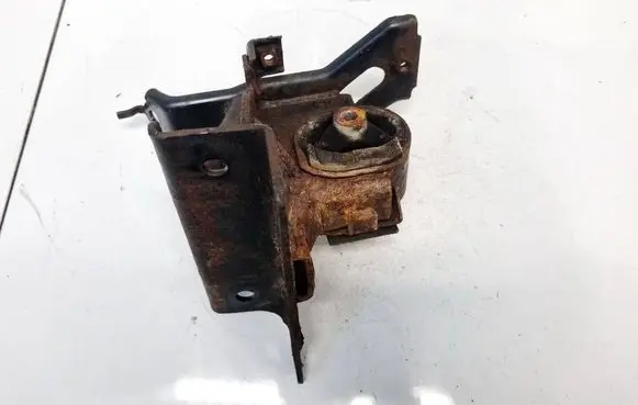 Toyota Yaris Engine mount bracket